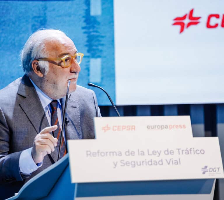 La DGT justifica la eliminación de los 20 km/h para adelantar: "Favorece instalar más radares de tramo"