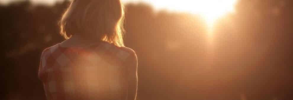 Una persona de espaldas