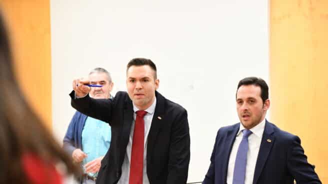 Los diputados de Vox en la Asamblea de Ceuta Juan Sergio Redondo (d) y Carlos Verdejo (i). Los diputados de Vox en la Asamblea de Ceuta Juan Sergio Redondo (d) y Carlos Verdejo (i).