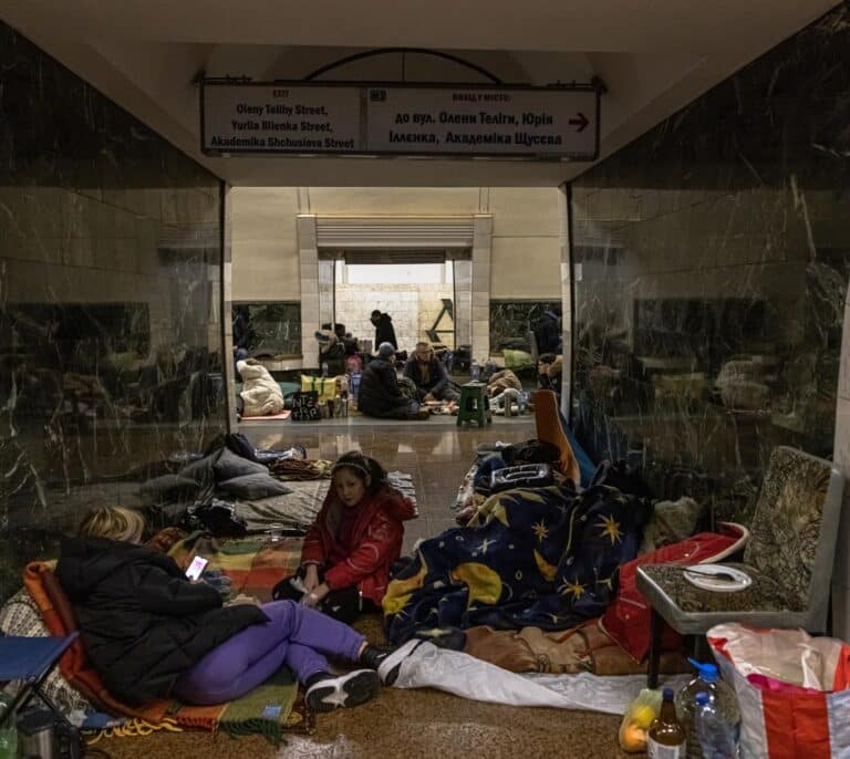 15 horas bajo las bombas en Mariupol: "No podemos estimar las víctimas, han destruido barrios enteros"