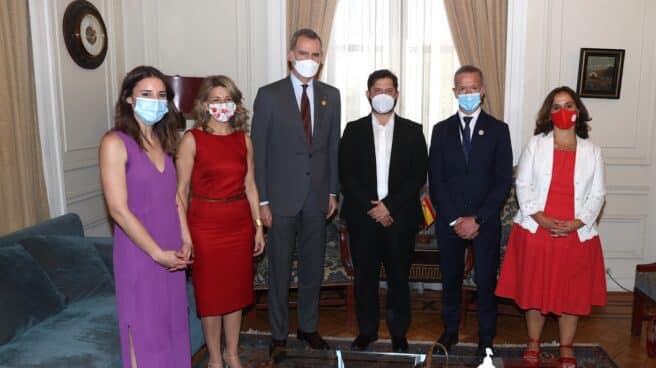 El Rey a Chile, Letizia a la pasarela Fashion Week El Rey viaja a Chile para asistir a la toma de posesión de Gabriel Boric