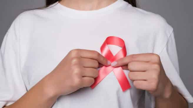 Semillas magnéticas para combatir el cáncer de mama. Una nueva técnica basada en la colocación de un dispositivo del tamaño de un grano de arroz, y aplicada con éxito por el equipo del Hospital Quirónsalud Valle del Henares, facilita la cirugía de tumores no palpables.