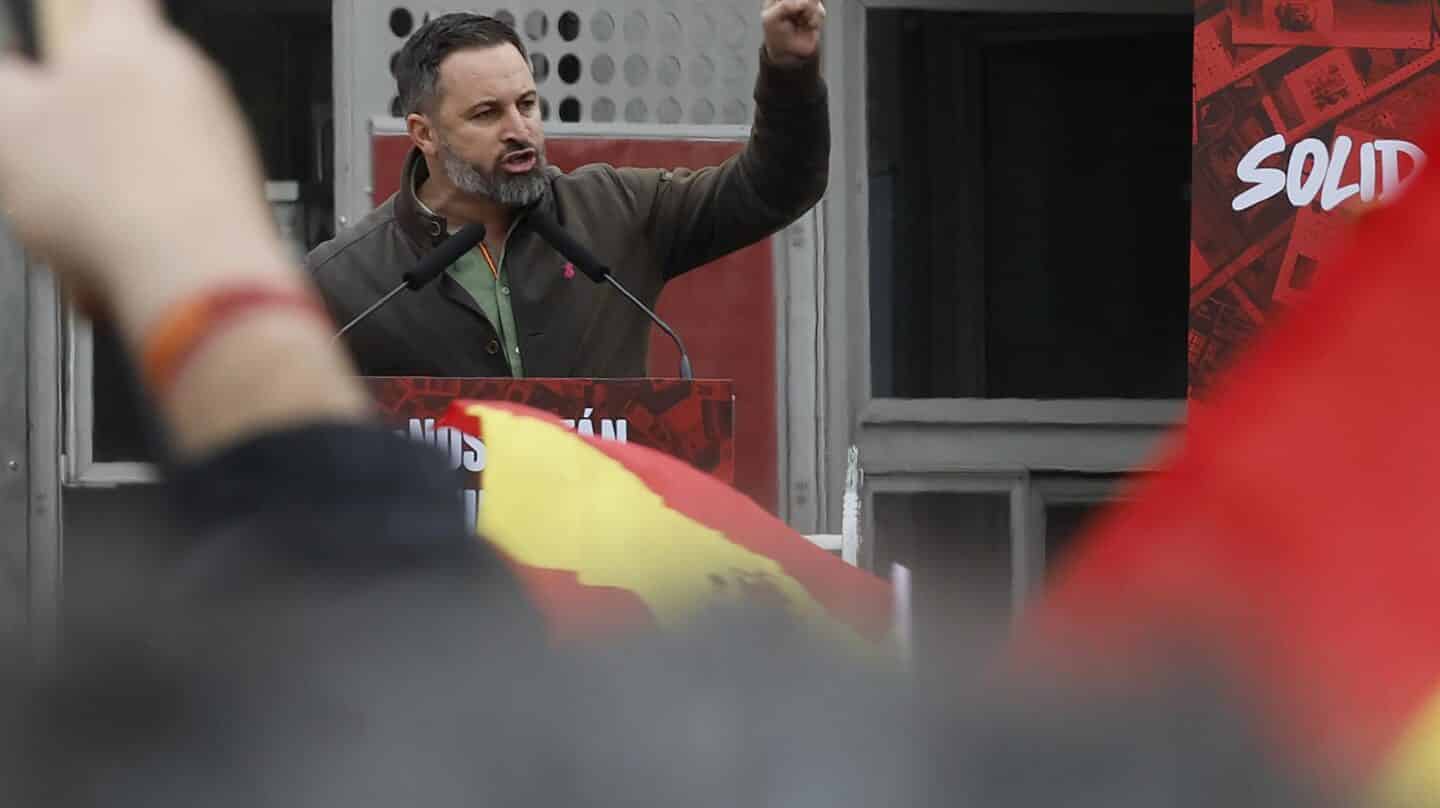El líder de Vox, Santiago Abascal, interviene en la protesta bajo el lema 'Frente al atraco de la luz, soberanía energética'.