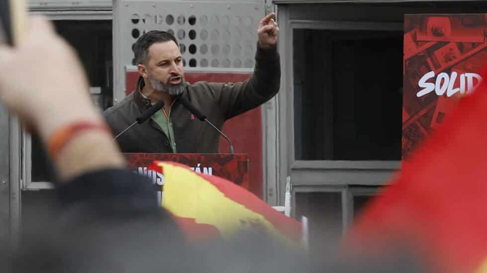 El líder de Vox, Santiago Abascal, interviene en la protesta bajo el lema 'Frente al atraco de la luz, soberanía energética'.