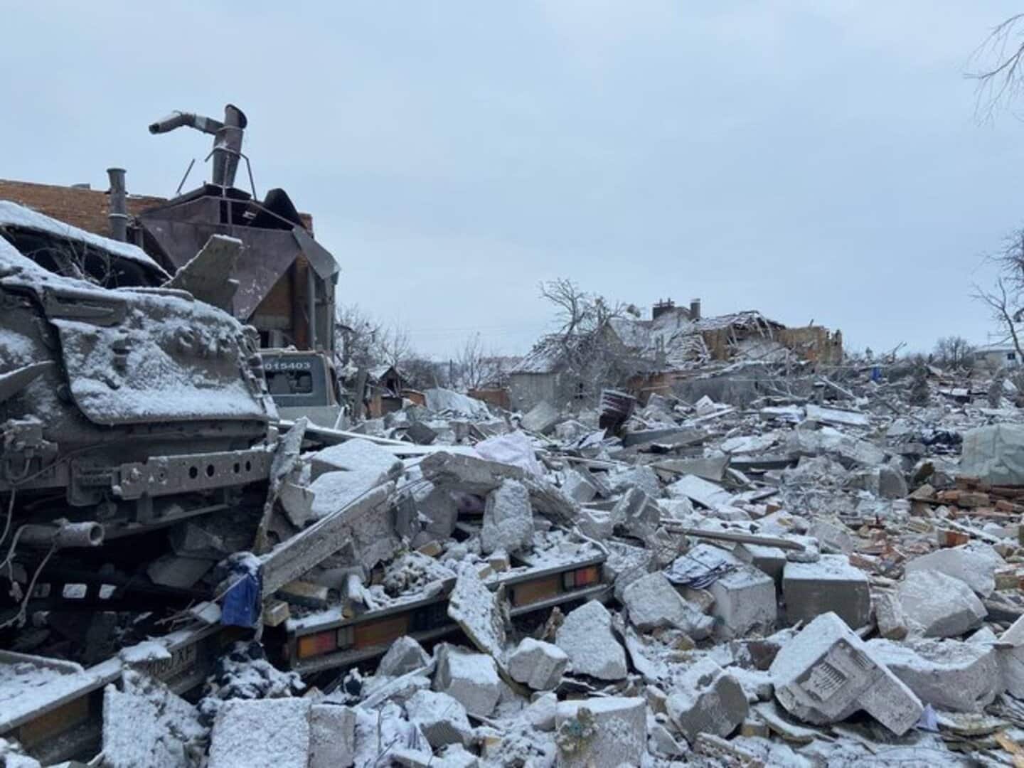 Edificio de Sumy destruido tras el bombardeo.