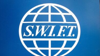 La UE expulsa de SWIFT a siete bancos rusos pero no a Sberbank