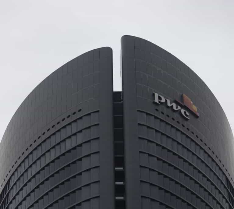 PwC y el CEU establecen una alianza para acreditar la experiencia de sus empleados con un Máster en servicios profesionales