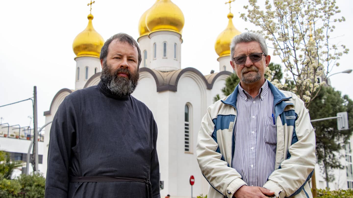 Konstyantyn Trachuk y Andrej Kordochkin, sacerdotes de las iglesias ortodoxas ucraniana y rusa en Madrid