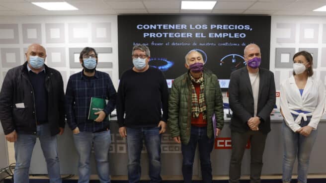 Sindicatos y autónomos se manifestarán el día 23 por el inmovilismo del Gobierno ante la inflación Representantes de Facua, CEAV y UPTA y los secretarios generales de UGT, CCOO y de Uatae en la rueda de prensa