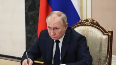 Putin da marcha atrás en su órdago y Rusia seguirá enviando gas y petróleo a Europa