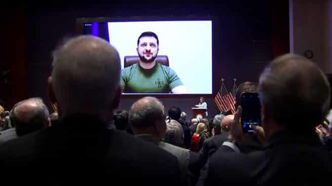El presidente de Ucrania, Volodímir Zelenski, recibe una ovación al intervenir en el Congreso de EEUU El presidente de Ucrania, Volodímir Zelenski, recibe una ovación al intervenir en el Congreso de EEUU