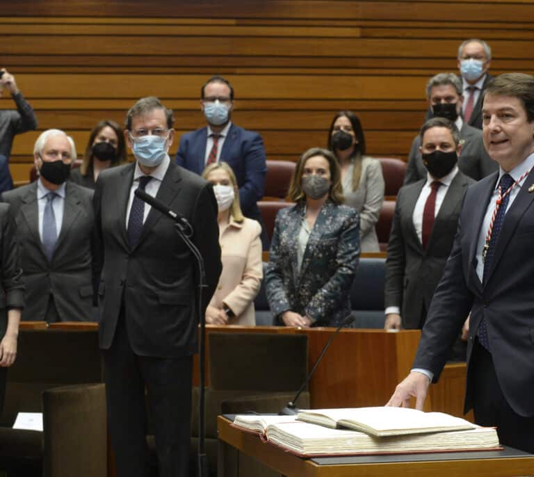Ayuso respalda a Feijóo y celebra el pacto "socialismo-free" con Vox en Castilla y León