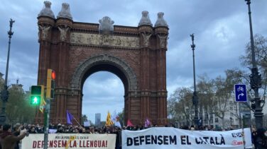 Alrededor de 1.700 personas se manifiestan en Barcelona por la escuela en catalán y contra la propuesta de ley