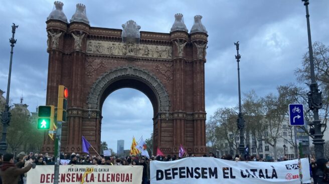 Unas 1.700 personas se manifiestan en Barcelona por la escuela en catalán y contra la propuesta de ley