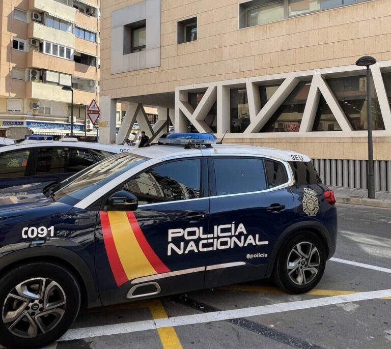 Detenidos tres individuos por agredir a dos jóvenes para alterar su testimonio en una investigación