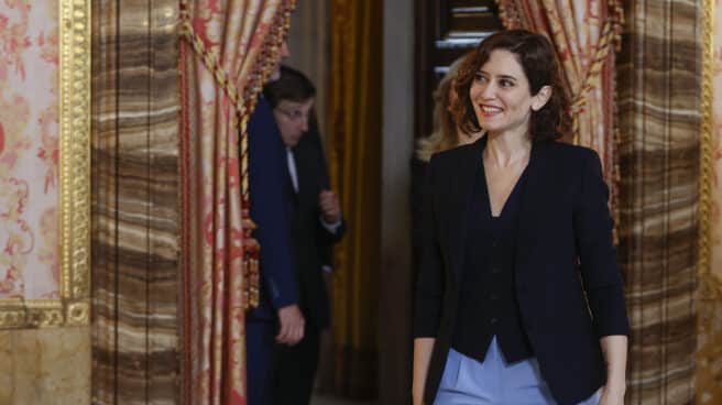 Los reyes ofrecen un almuerzo a una representación del mundo de las letras