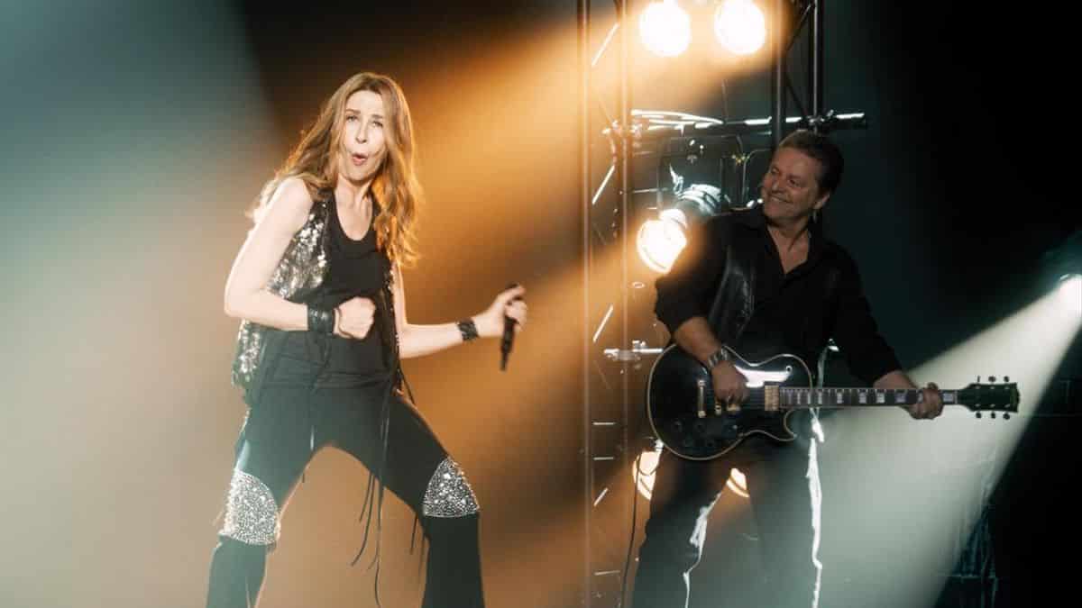 Valérie Lemercier interpretando a Céline Dion