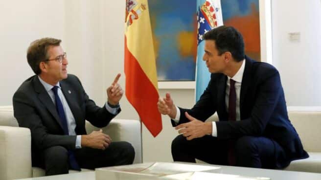 El presidente del gobierno Pedro Sánchez, durante su encuentro con el presidente de la Xunta de Galicia Alberto Núñez Feijó