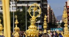 Miles de ilicitanos vuelven a celebrar el Domingo de Ramos con palmas blancas