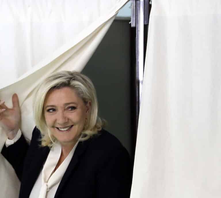 Gana Macron pero crece Le Pen