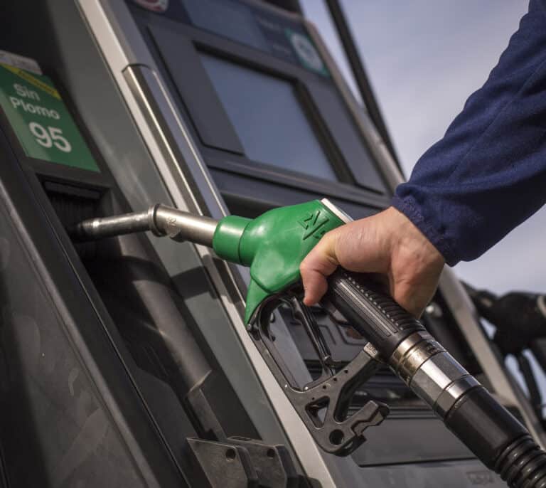 Las gasolineras advierten de subidas de precios si se prolonga la crisis de Irán