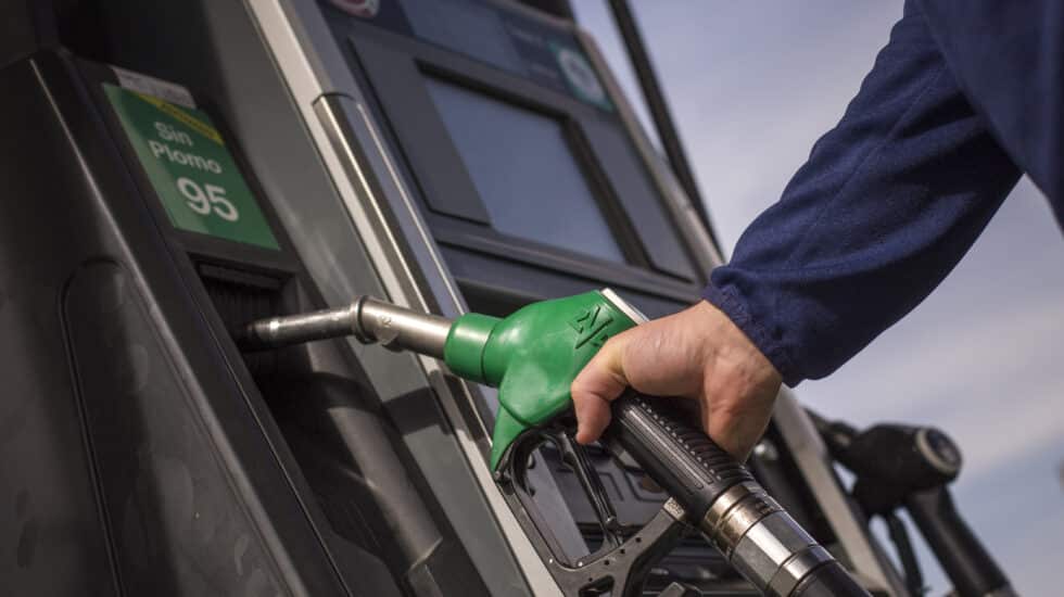 Las gasolineras advierten de subidas de precios si se prolonga la crisis de Irán 