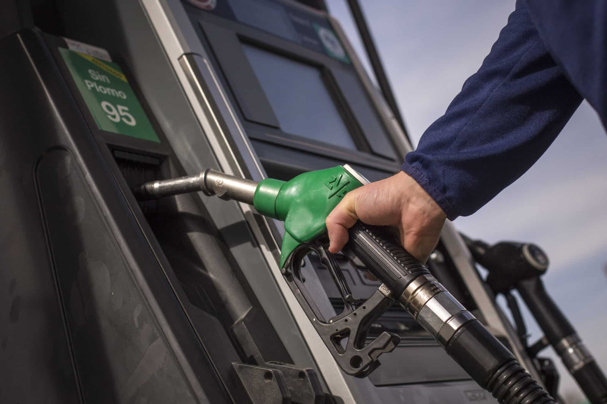 Las gasolineras advierten de subidas de precios si se prolonga la crisis de Irán