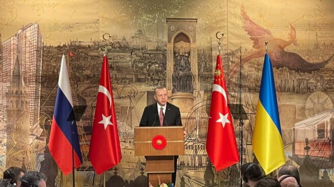 Erdogan preside las negociaciones entre rusos y ucranianos. Erdogan preside las negociaciones entre rusos y ucranianos.