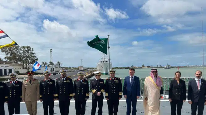 Arabia Saudí recibe la primera de las cinco corbetas fabricadas por Navantia en la bahía de Cádiz