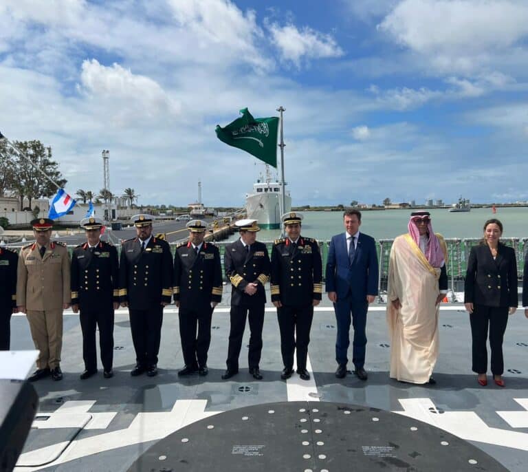 Arabia Saudí recibe la primera de las cinco corbetas fabricadas por Navantia en la bahía de Cádiz