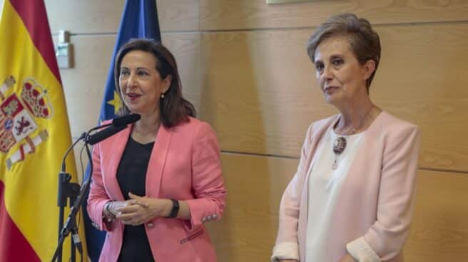 CNI: tres años sin someterse al control del Parlamento por los vetos a ERC, Bildu y Junts Margarita Robles junto a la directora del CNI, Paz Esteban