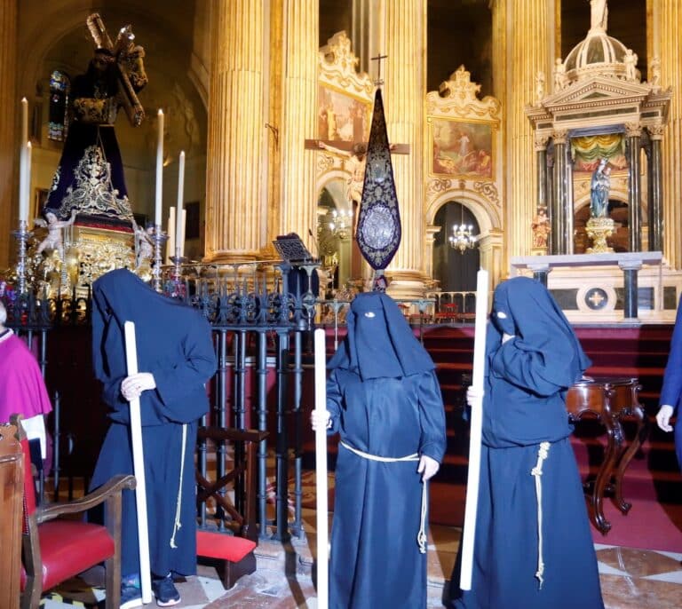 Justicia indulta a siete de los 28 presos que le han pedido las cofradías este año