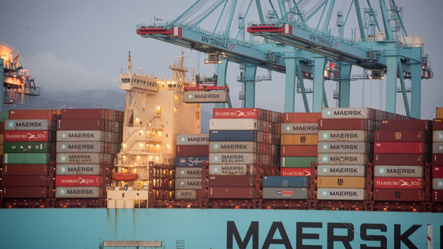 Los buques Maersk Denver y Mary Maersk en una terminal del puerto de Algeciras, en Cádiz.