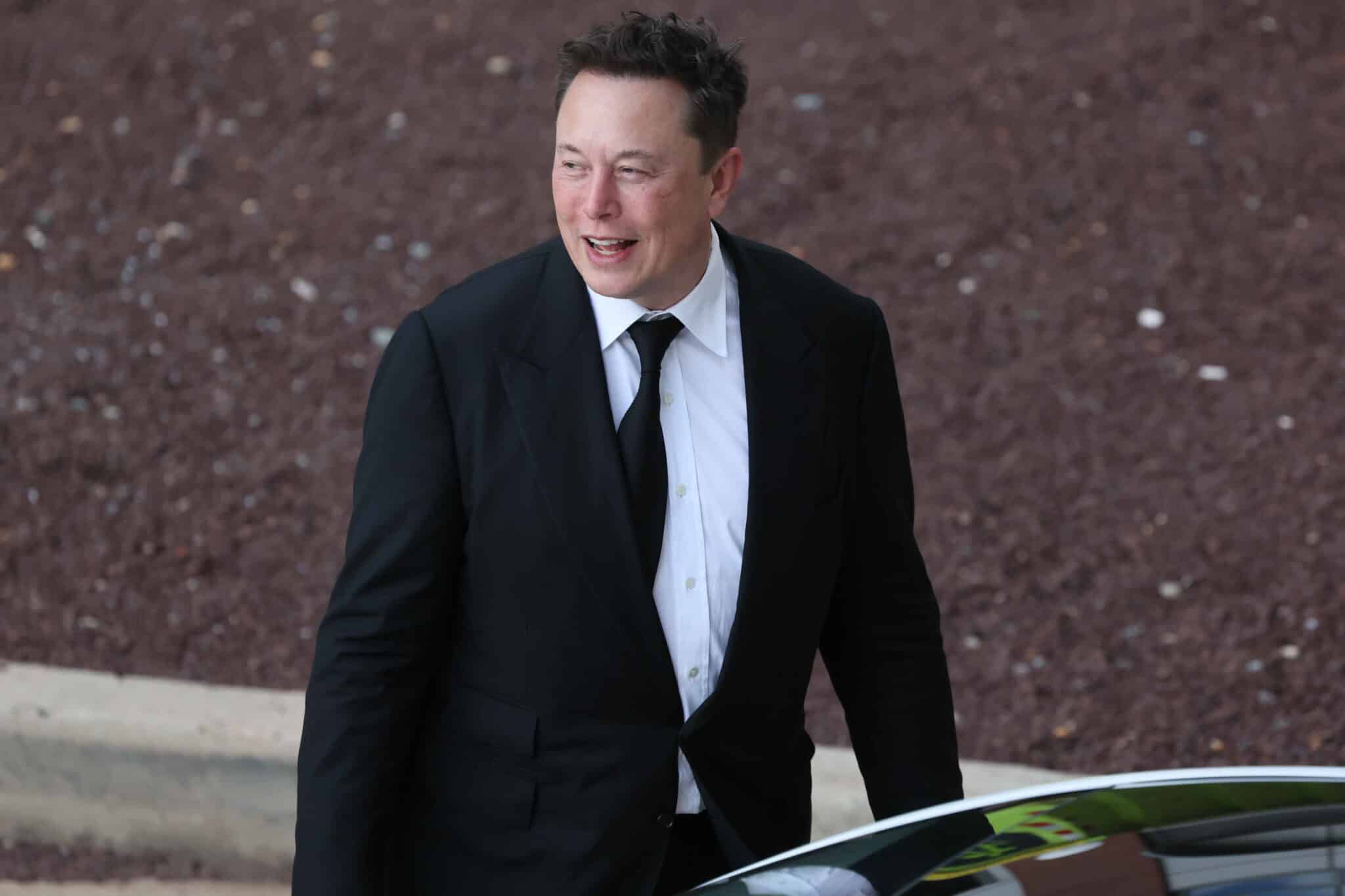 El fundador de Tesla, Elon Musk, abandona el juzgado del condado de New Castle