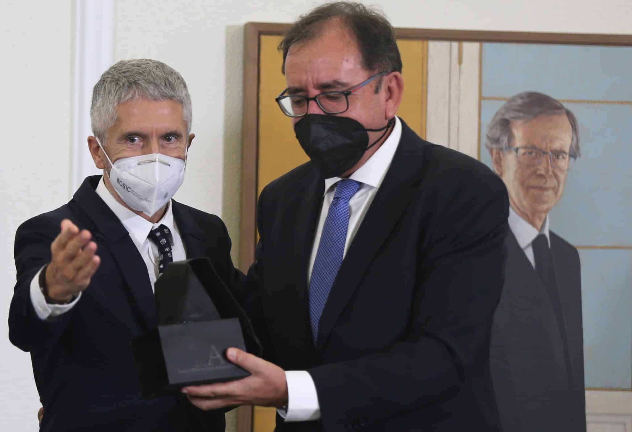 El ministro del Interior, Fernando Grande-Marlaska, y el secretario general de Instituciones Penitenciarias, Ángel Luis Ortiz.
