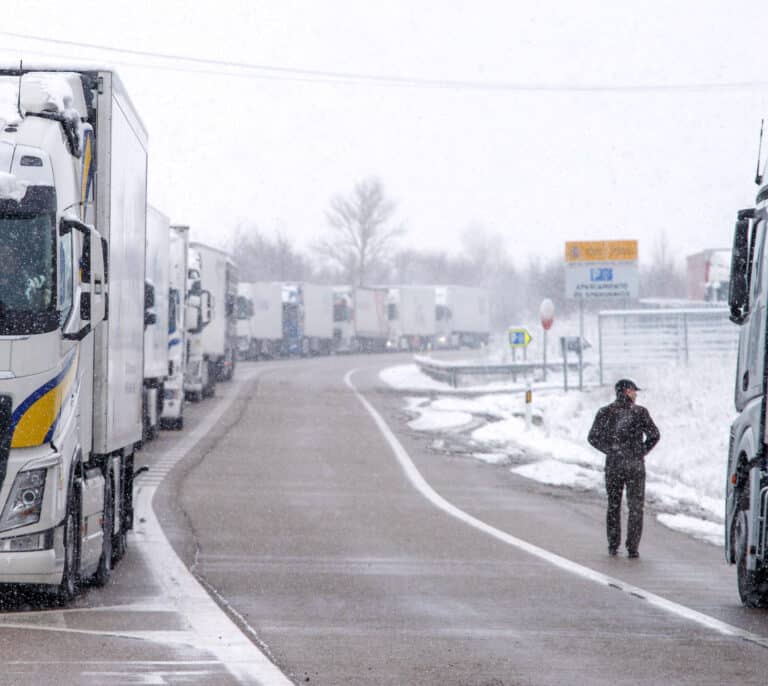 Abril llega con riesgo por nieve, viento y fuerte oleaje