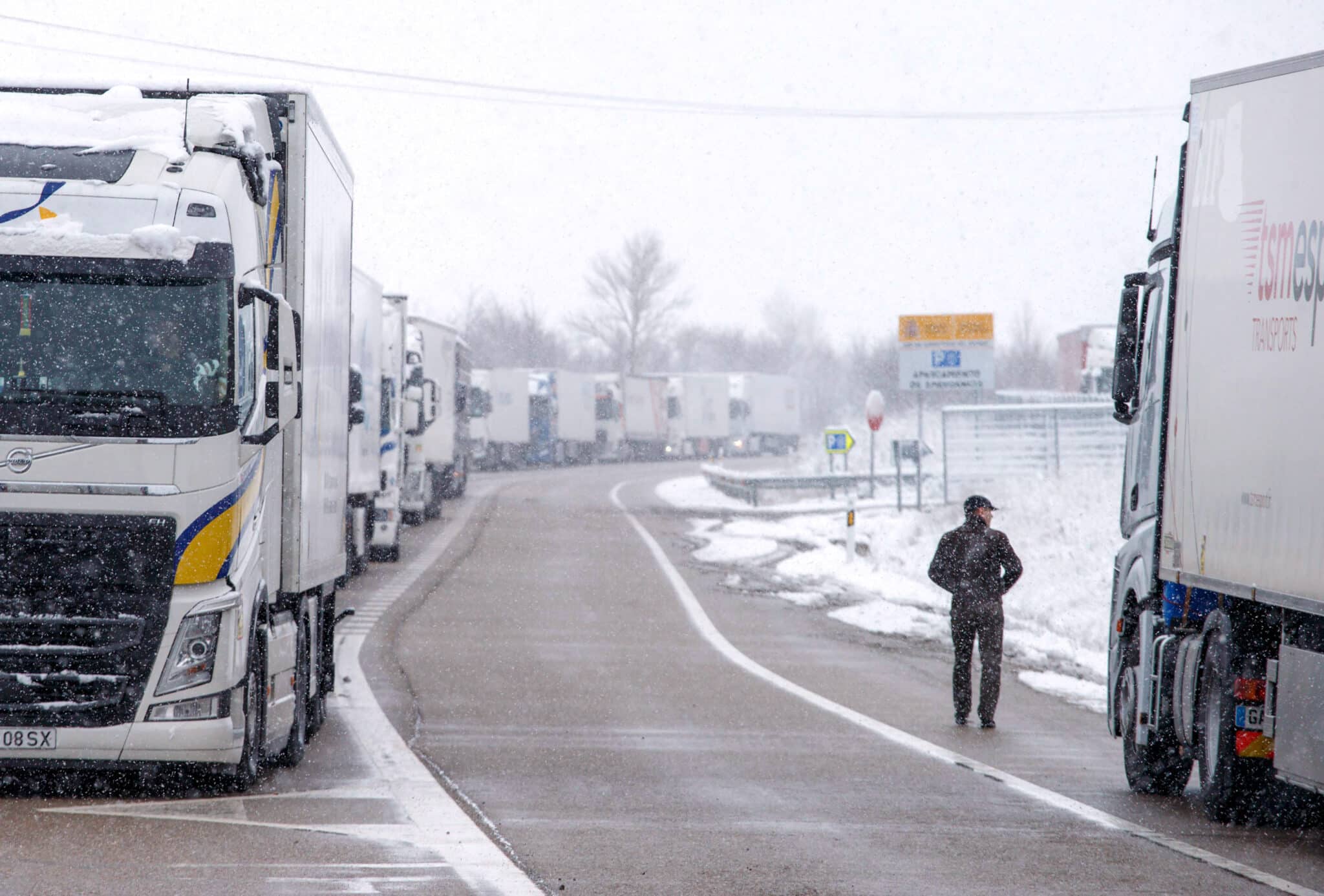 Abril llega con riesgo por nieve, viento y fuerte oleaje