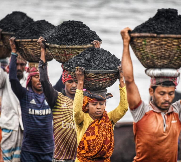 El IPCC mantiene la meta de reducir emisiones a la mitad en 2030 pese a la guerra de Ucrania