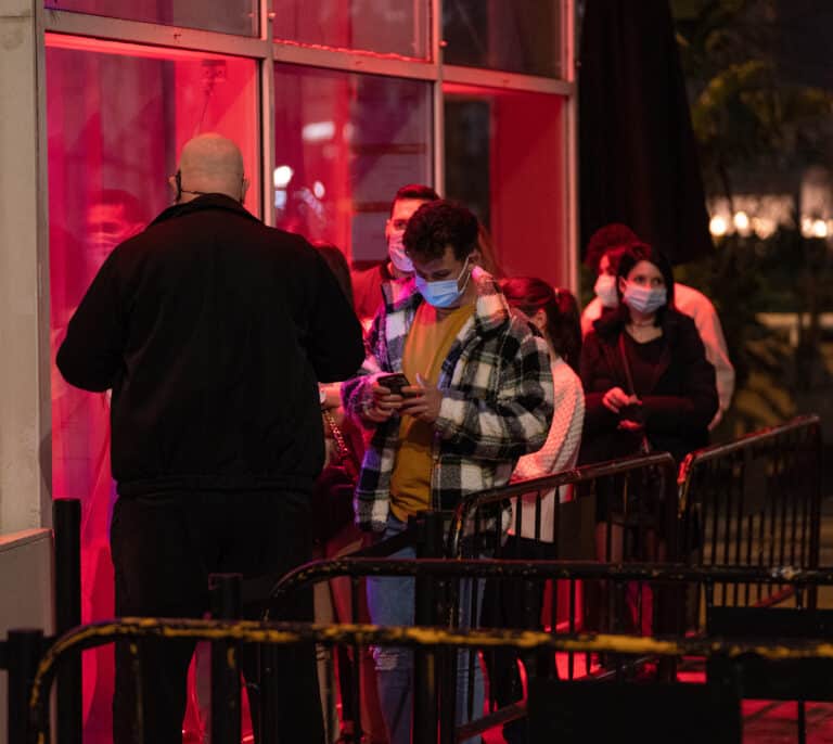 Herido en la cabeza el trabajador de un local de ocio tras una pelea multitudinaria en Salamanca