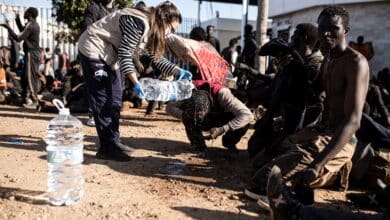 Tres ONG denuncian que inmigrantes supervivientes del salto de Melilla han sido "arbritrariamente detenidos"