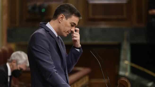 El presidente del Gobierno, Pedro Sánchez, interviene en una sesión plenaria, en el Congreso de los Diputados, a 30 de marzo de 2022, en Madrid (España). El pleno gira en torno a las conclusiones del Consejo Europeo que se celebró el pasado 24 y 25 de marzo, a la Cumbre de la OTAN y a las relaciones con Marruecos relacionadas con el cambio de posición del Gobierno español respecto al Sáhara Occidental.