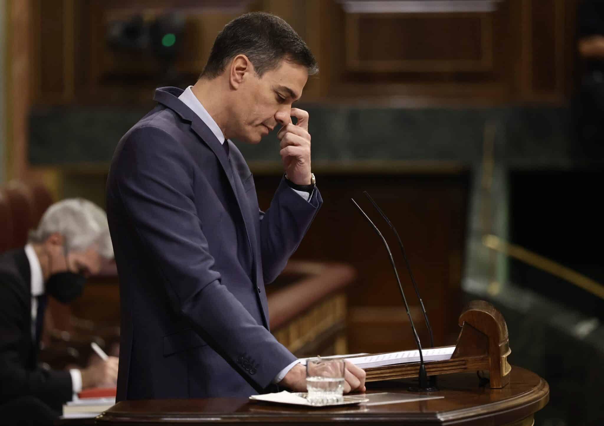 El presidente del Gobierno, Pedro Sánchez, interviene en una sesión plenaria, en el Congreso de los Diputados, a 30 de marzo de 2022, en Madrid (España). El pleno gira en torno a las conclusiones del Consejo Europeo que se celebró el pasado 24 y 25 de marzo, a la Cumbre de la OTAN y a las relaciones con Marruecos relacionadas con el cambio de posición del Gobierno español respecto al Sáhara Occidental.