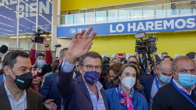 Moreno, Feijóo y Gamarra, en Sevilla.