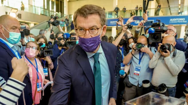 Alberto Núñez Feijóo vota en el Congreso del PP de Sevilla. Alberto Núñez Feijóo vota en el Congreso del PP de Sevilla.