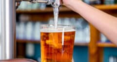 La hostelería rechaza suprimir el alcohol de los menús: "Que se centren en los botellones"