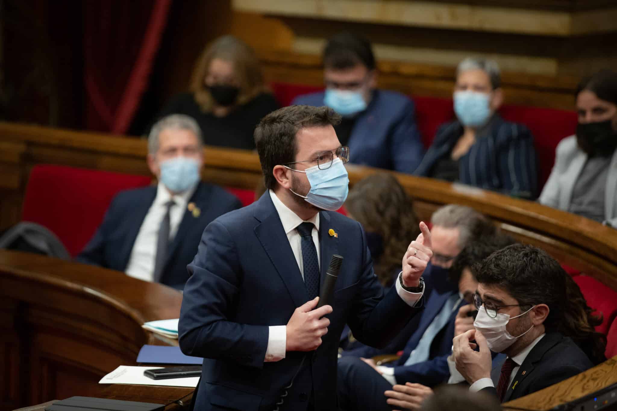 El presidente de la Generalitat, Pere Aragonès, en un pleno del Parlament de Cataluña, en el Parlament