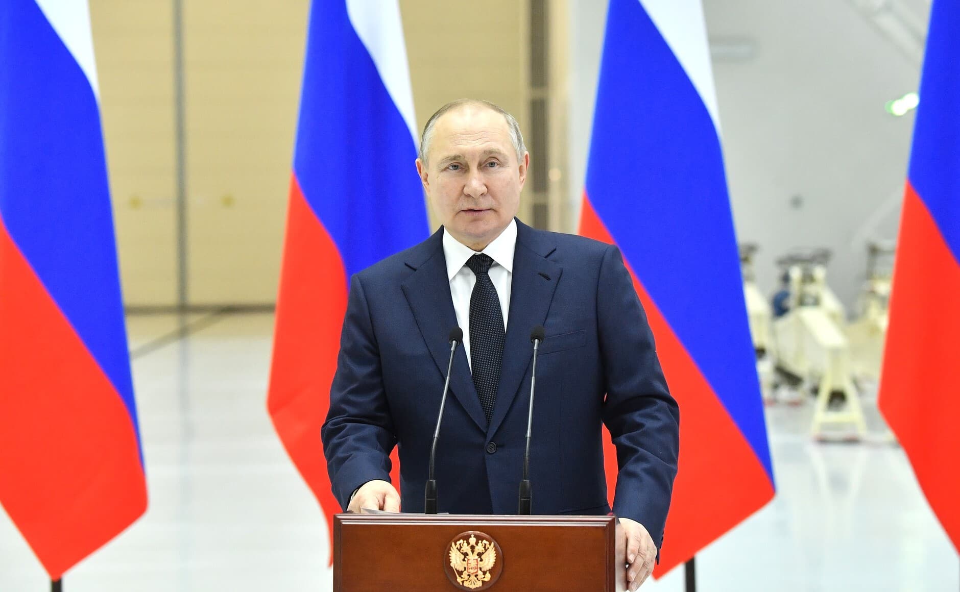 El presidente ruso Vladimir Putin habla durante una visita al cosmódromo Vostochny en las afueras de la ciudad de Tsiolkovsky