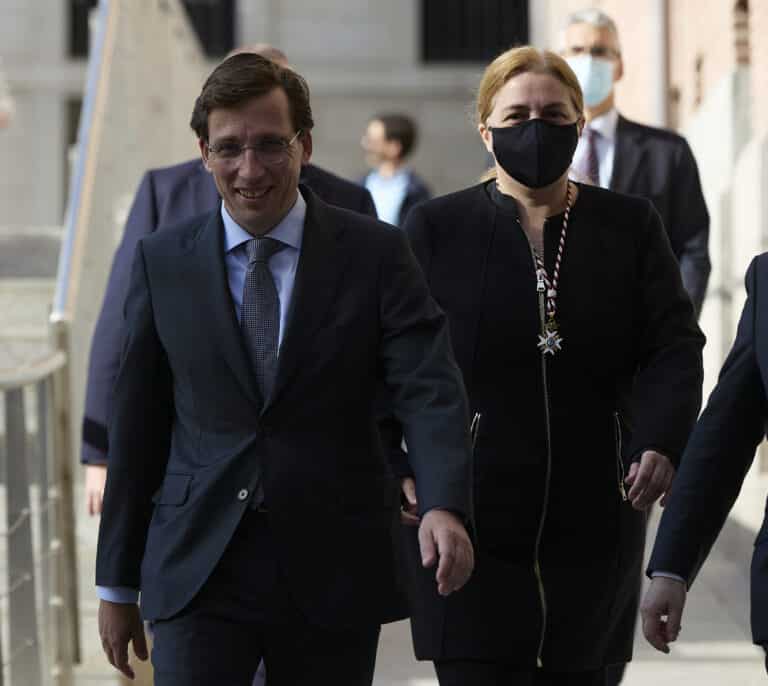 Almeida ve "raro" que la Fiscalía sólo investigue instituciones del PP: "¿No va a investigar otras?"
