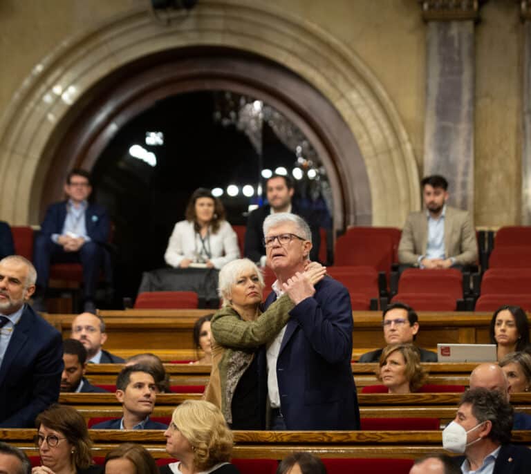 Borràs expulsa a un diputado de Cs del pleno tras protestar por una declaración sobre el espionaje