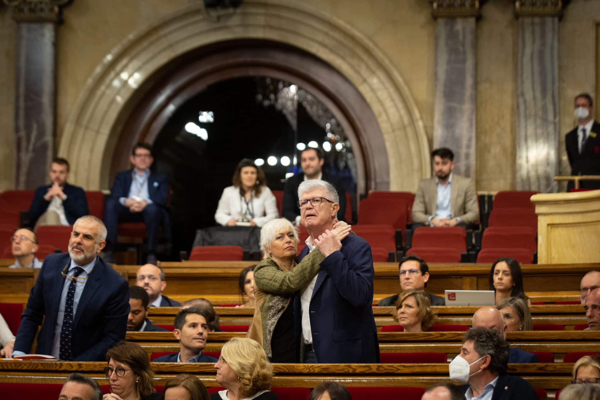 Borràs expulsa a un diputado de Cs del pleno tras protestar por una declaración sobre el espionaje